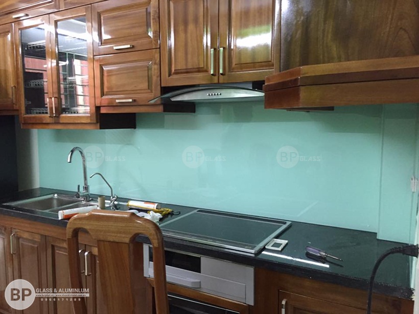 Lắp kính sơn màu ốp bếp Khu Tập Thể A40 Dương Nội