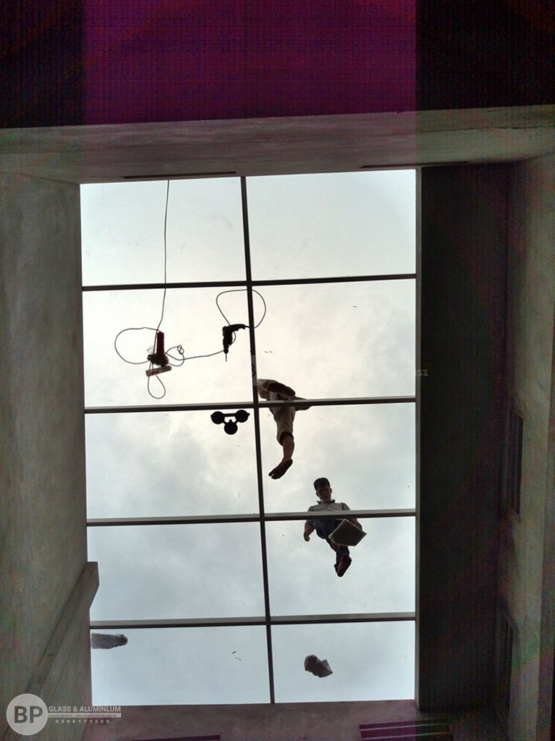 mái kính giếng trời tại La Phù