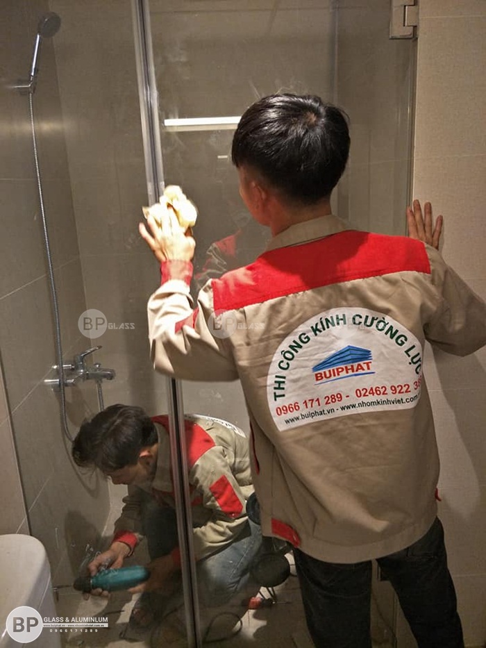 Thi công phòng tắm vách kính tại 219 Trung Kính Hà Nội
