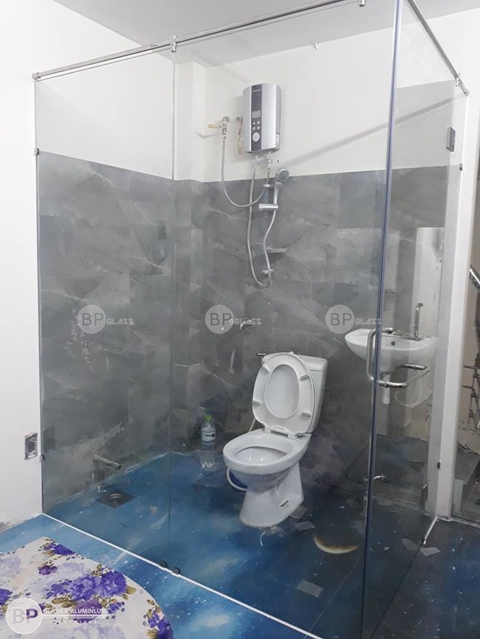 Lắp vách ngăn kính phòng tắm nhà anh Vinh Quận 8, HCM