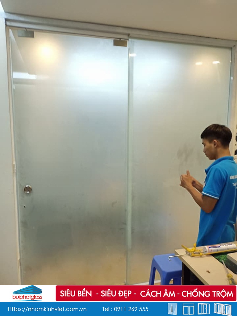 Lắp đặt cửa kính 10mm tại số 275 Nguyễn Trãi, Thanh Xuân HN