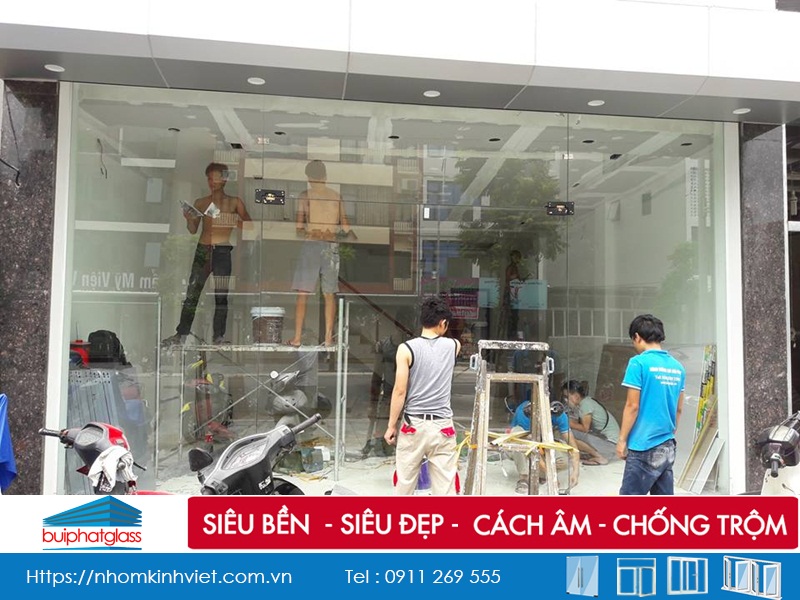 Lắp cửa kính bản lề sàn dày 12mm tại Trần Đăng Ninh Kéo Dài