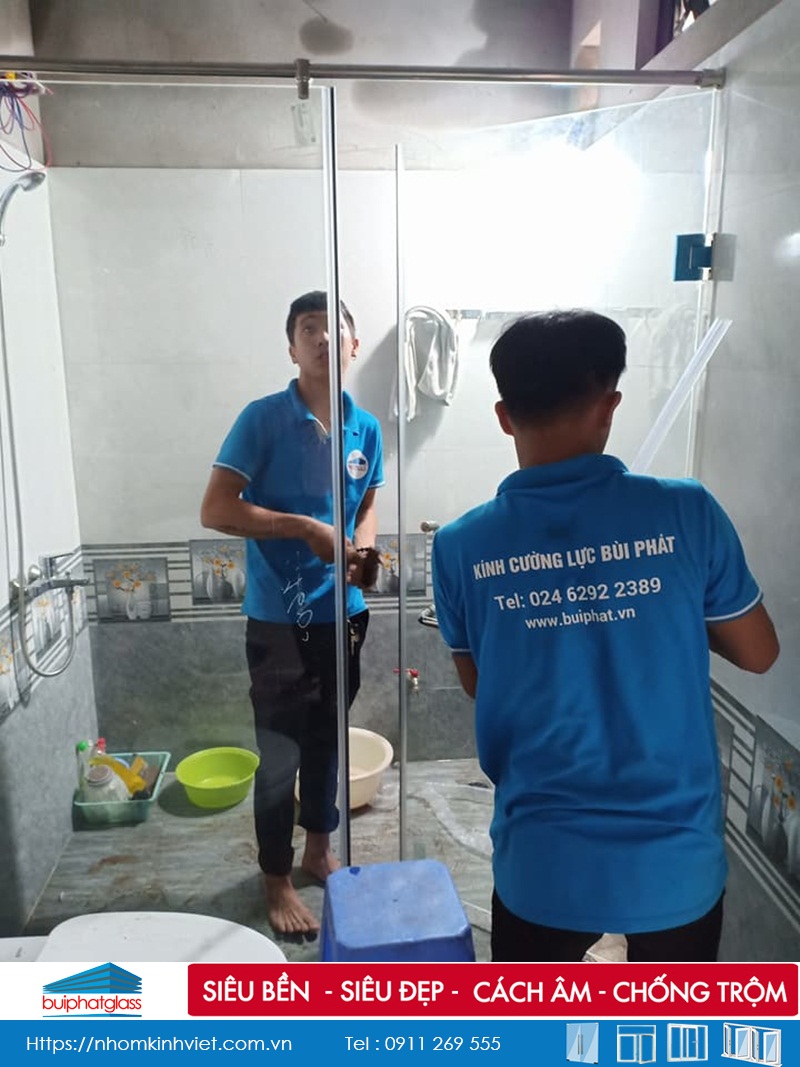 Lắp phòng tắm vách kính tại số 122 Tam Trinh, Hoàng Mai