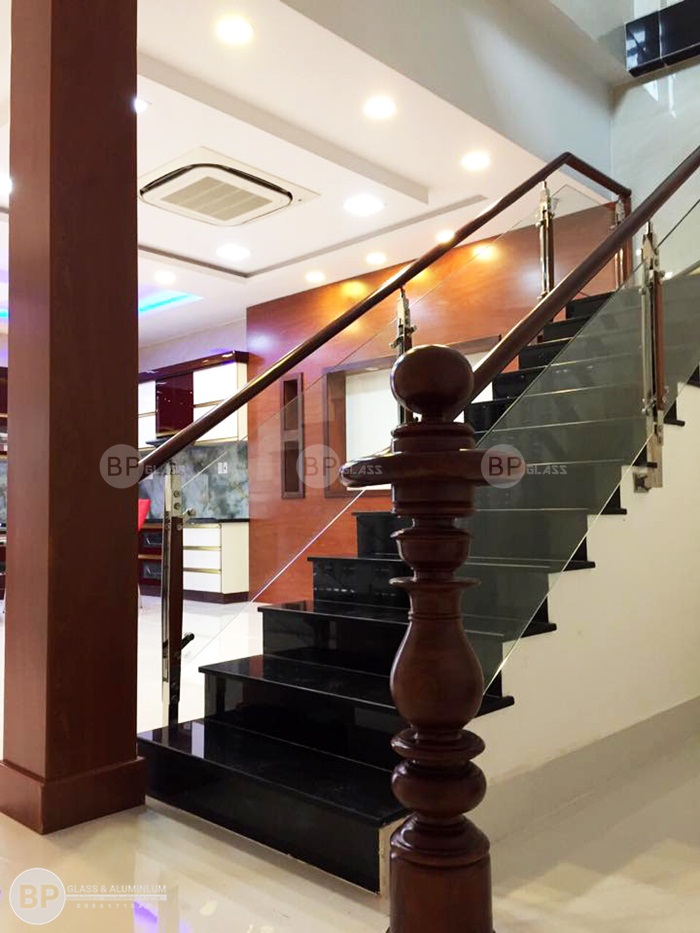 Cầu thang kính tại Huyện Sóc Sơn chúng tôi đã thi công và hoàn thiện Cầu thang kính tại Huyện Sóc Sơn chúng tôi đã thi công và hoàn thiện