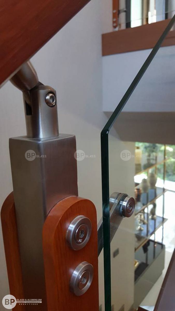 Sử dụng chân trụ inox 304 2 nẹp gỗ ốp ngoài Sử dụng chân trụ inox 304 2 nẹp gỗ ốp ngoài
