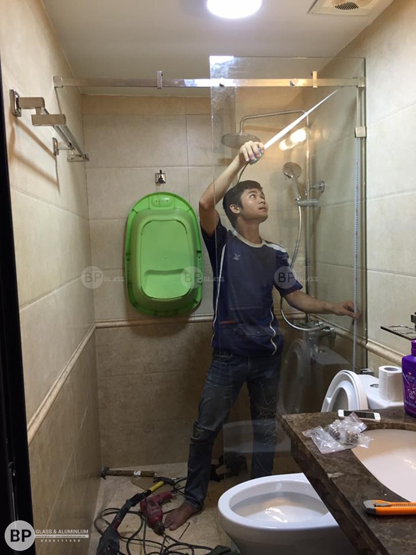 Lắp vách tắm kính 10x30 tại Ngõ 38 Xuân La buiphat.vn