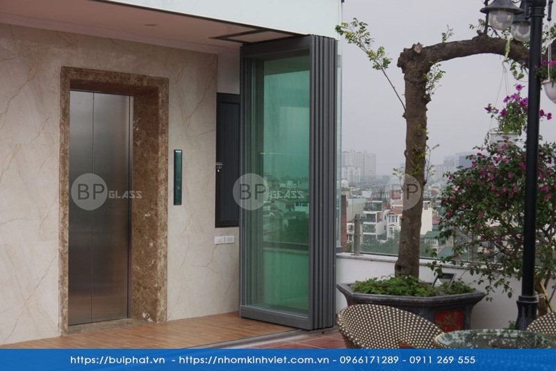 vách kính trượt, cửa kính trượt thi công bởi Bùi Phát
